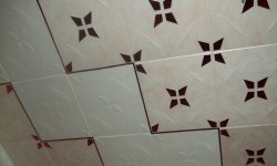 Виды потолочной плитки для ванной комнаты и отделка кафелем