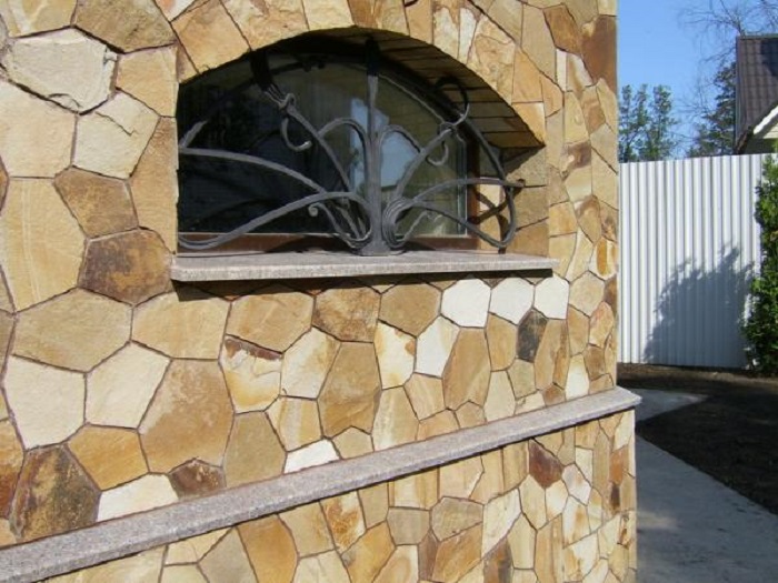облицовка фасада дома натуральным камнем