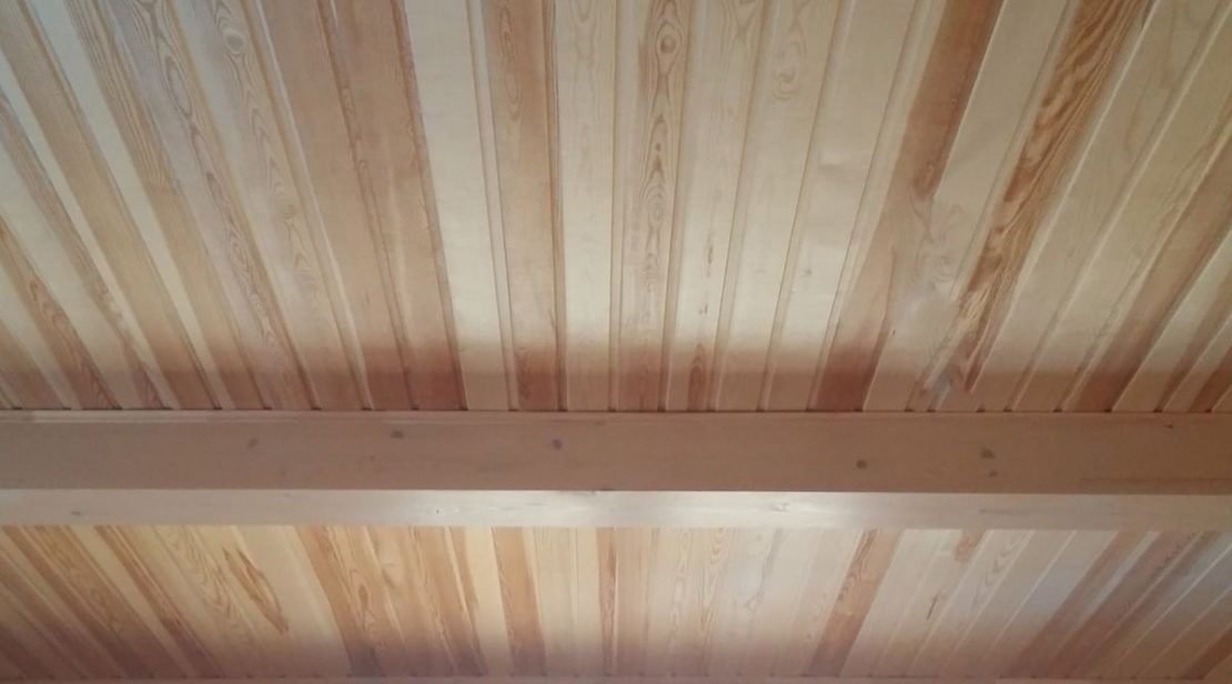 как поднять потолок в деревянном доме