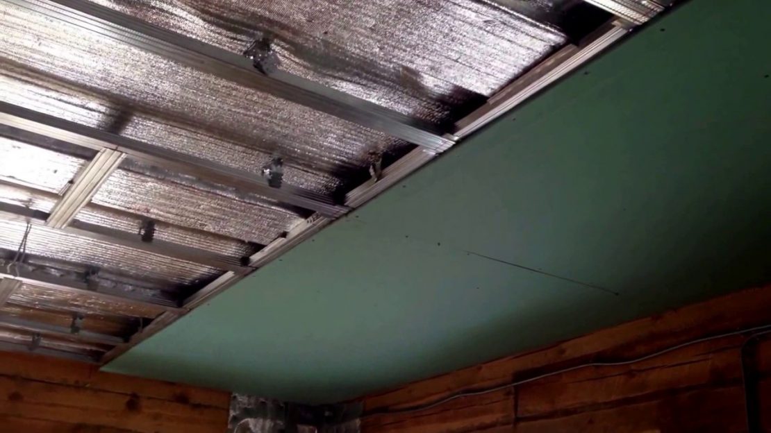 потолок из гипсокартона в деревянном доме