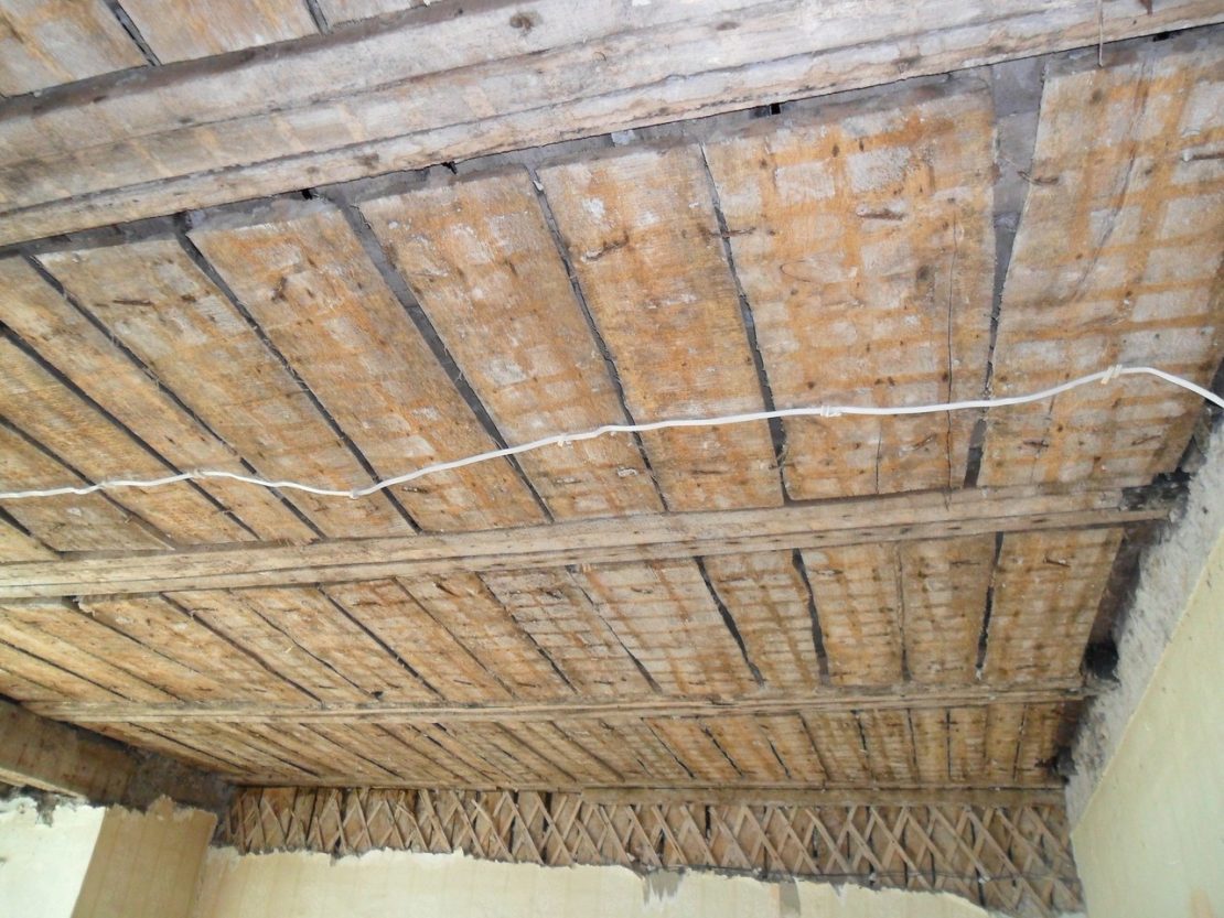 штукатурка деревянного потолка